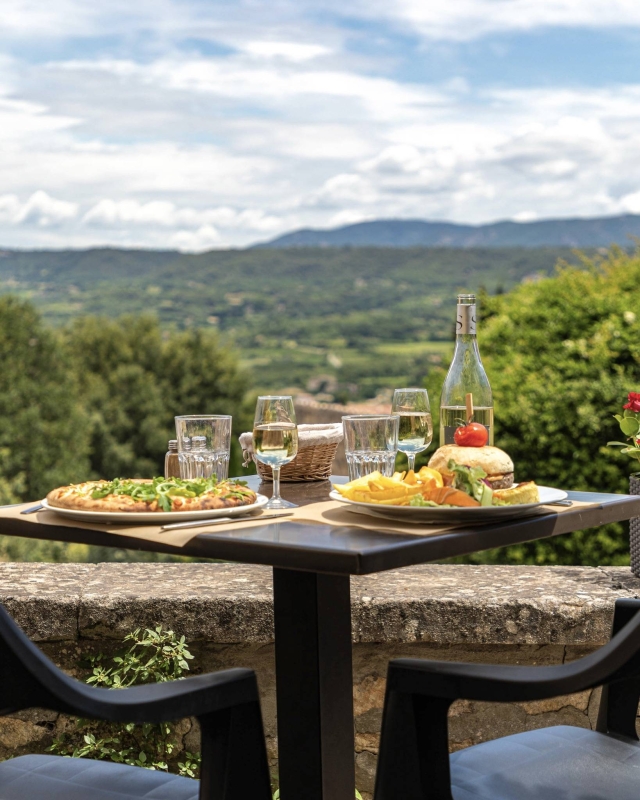 Le restaurant - Restaurant Le Sade - restaurant LACOSTE - Restaurant Luberon avec vue